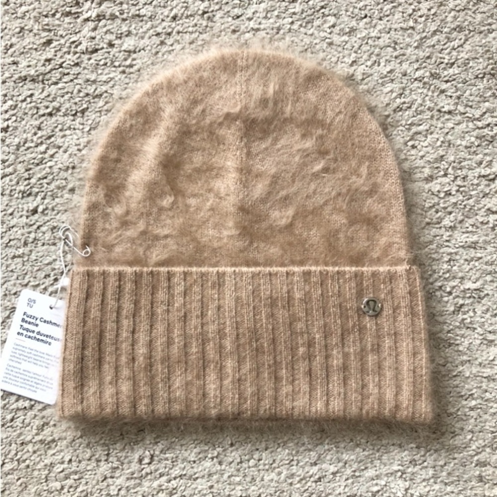LULULEMON Fuzzy Cashmere Cuff Beanie.NWT.